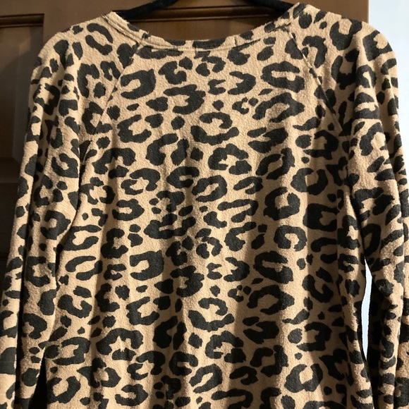 Buffalo David Bitton Cheetah top - Picture 3 of 4